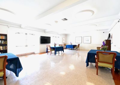 Indoors and lounge area at Ocean Pointe